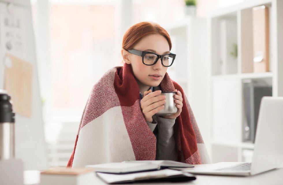 Moda: Consigue un lindo outfit de frío con tenis para ir a la oficina y no  morir en el intento