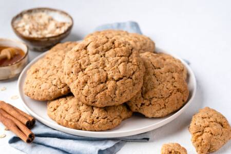 Te mostramos una receta saludable para hacer galletas de avena y manzana ¡Son deliciosas!