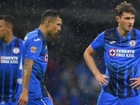 Santiago Giménez arremete contra la directiva de Cruz Azul tras la salida del ‘Cata’ Domínguez