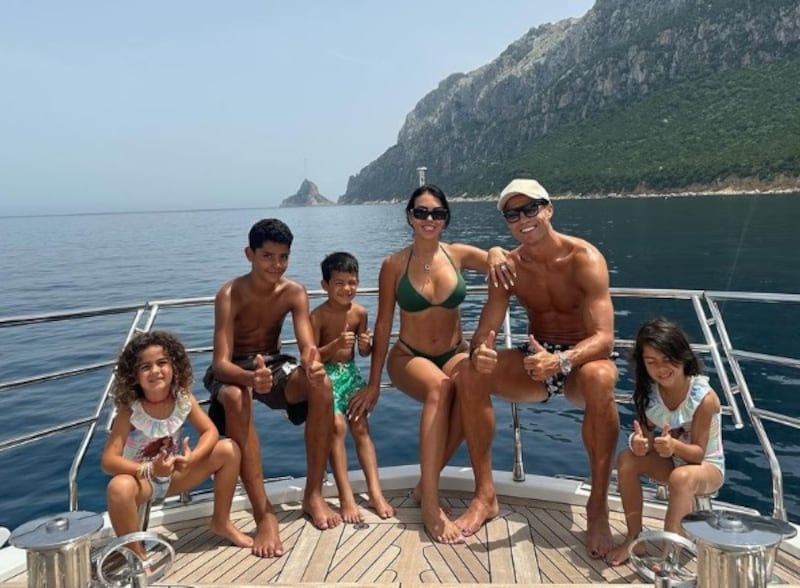 Cristiano Ronaldo disfruta de su familia en medio de los rumores de su separación.