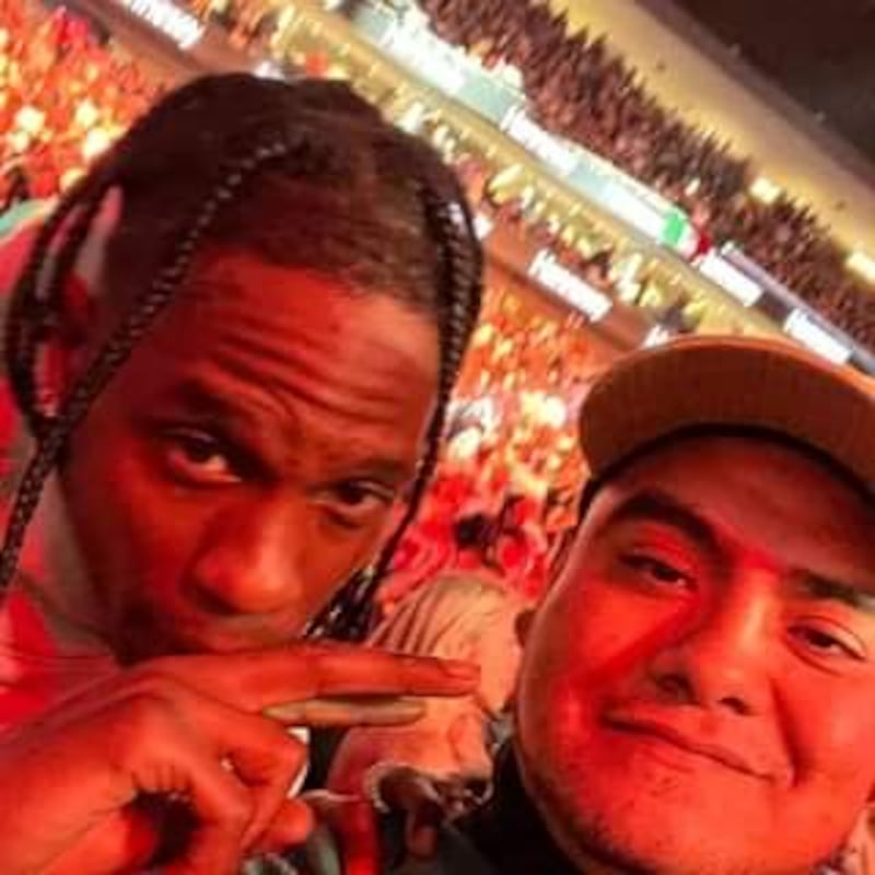 Aczino y Travis Scott.