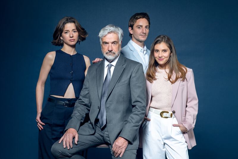 Grandes cifras para Mega: Teleserie “Los Casablanca” debutó doblando el rating de la competencia